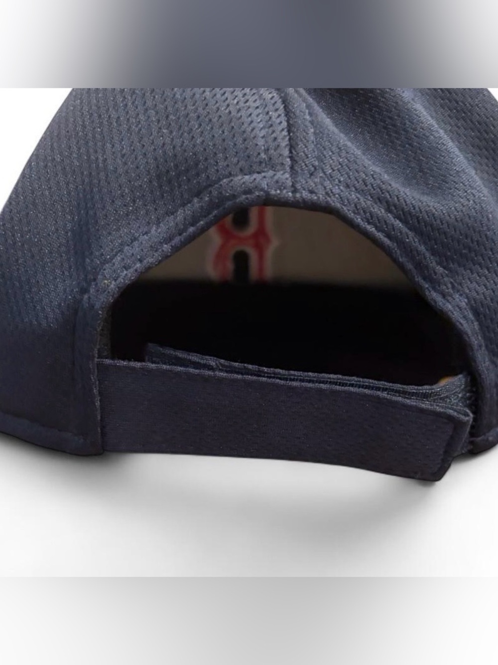 MLB Classic Boston Red Sox navy blue cap with red 'B' logo - Picture 7 of 8